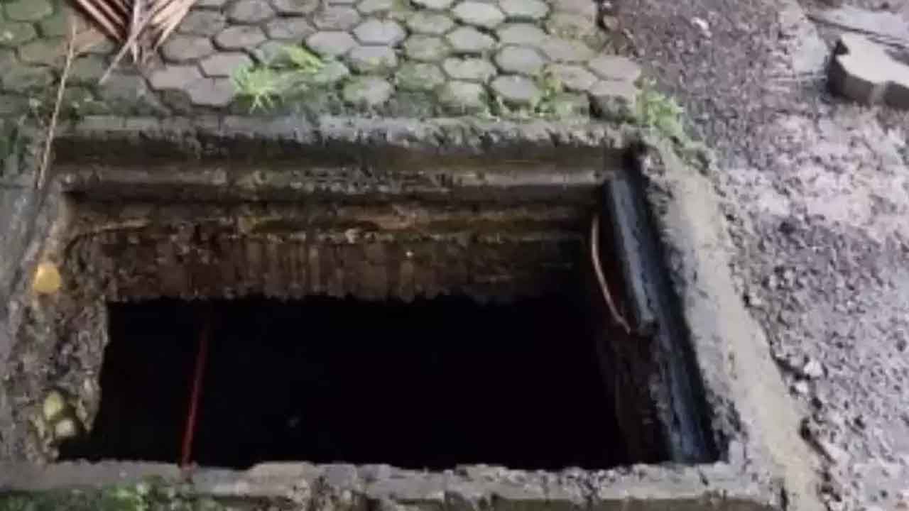 డ్రైనేజీ పైపులైన్‌లోకి దిగి ముగ్గురు కూలీలు మృతి