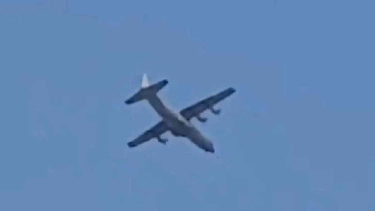 Hyderabad | తెరచుకోని హైడ్రాలిక్‌ వీల్స్‌.. మూడు గంటలు గాల్లోనే ప్రాణాలు..!