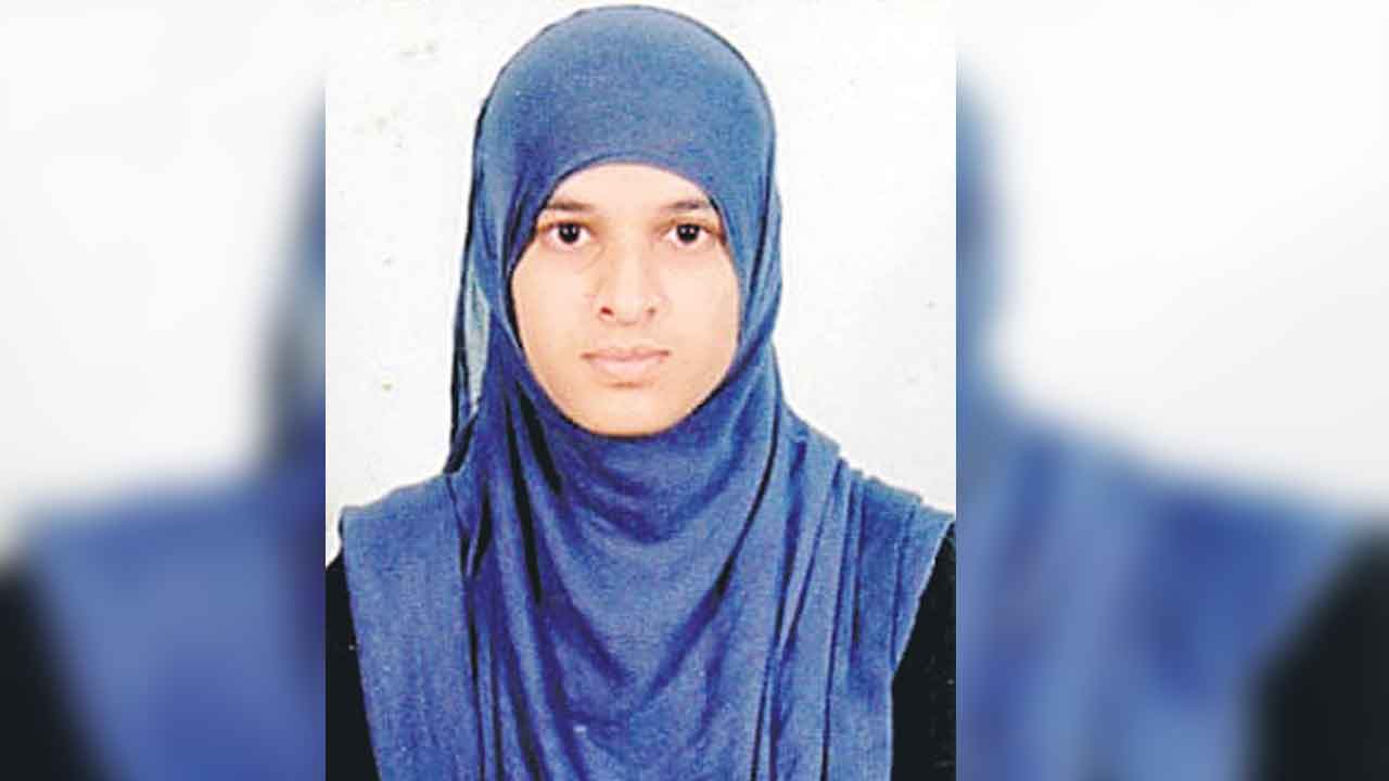 ఒకేసారి మూడు ఉద్యోగాలకు ఎంపిక