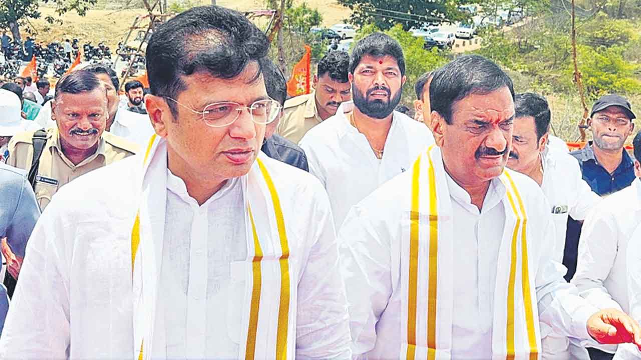 బీజేపీ.. మతం పేరుతో మభ్యపెడుతున్నది..