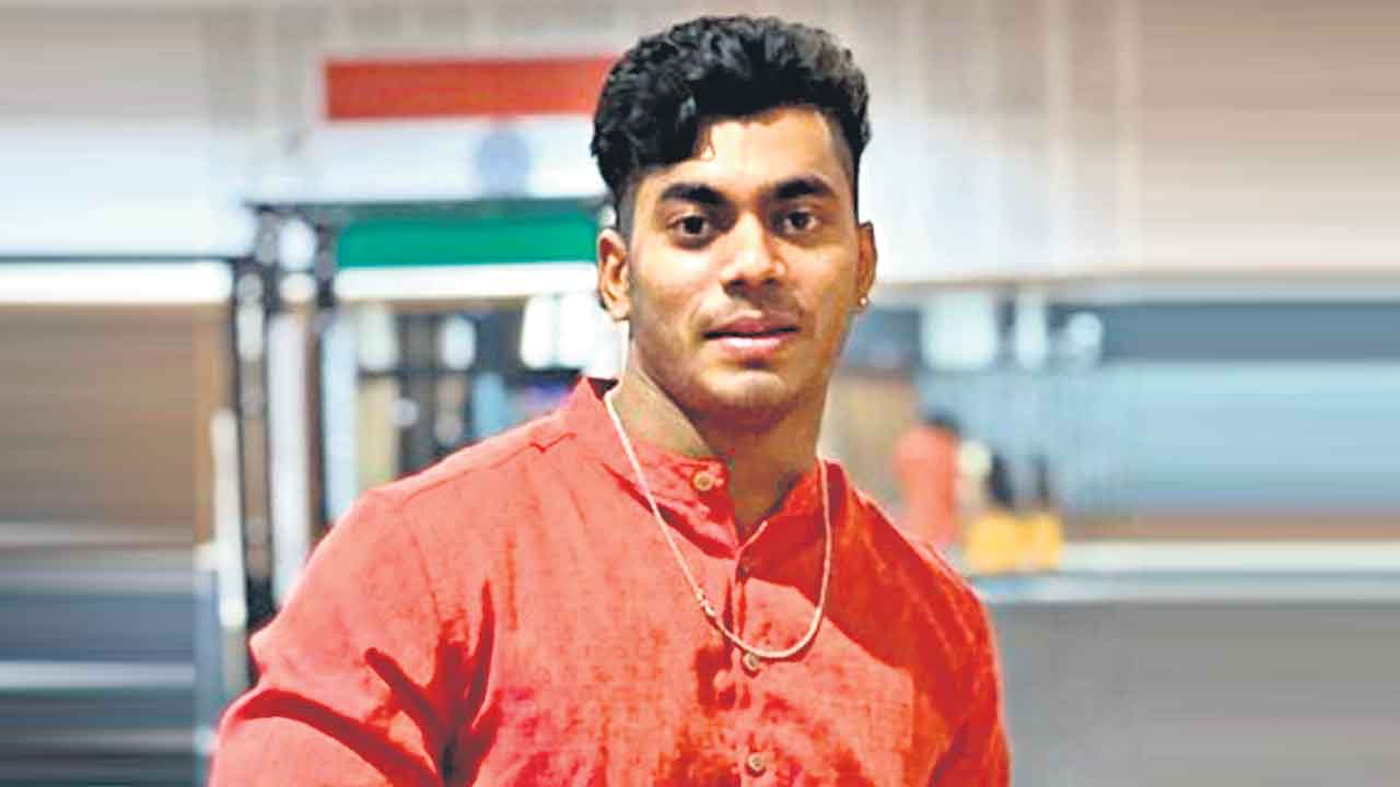 Achinta Sheuli | చిక్కుల్లో వెయిట్‌లిఫ్టర్‌ అచింతా.. అమ్మాయిల హాస్టల్‌లోకి వెళ్లిన చెహులీ