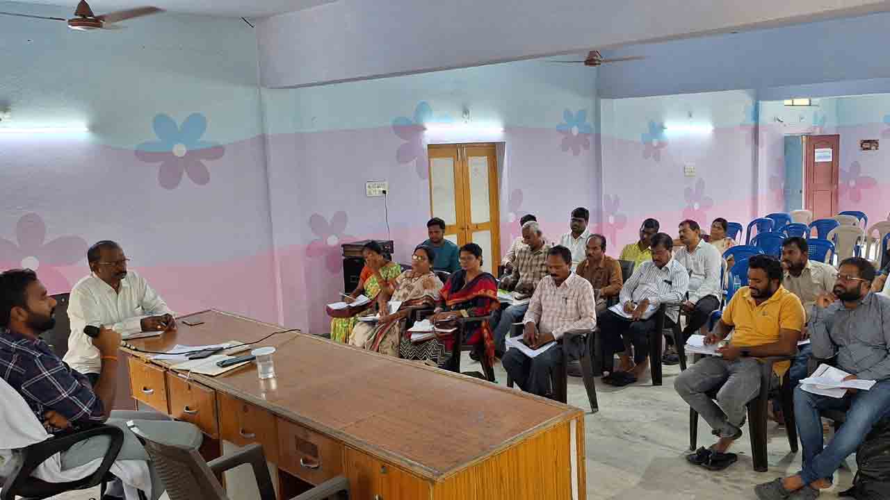 మౌలిక వసతులు కల్పించండి