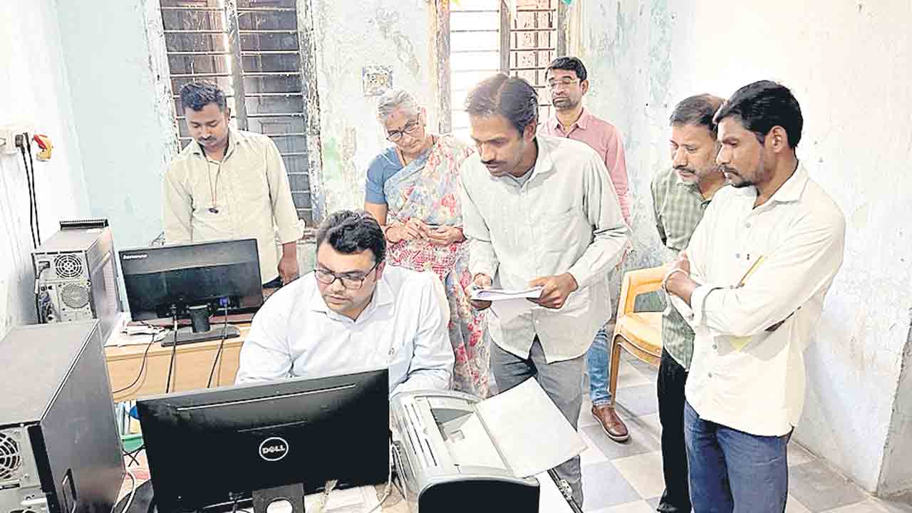 సహాయ కేంద్రాలను సద్వినియోగం చేసుకోవాలి