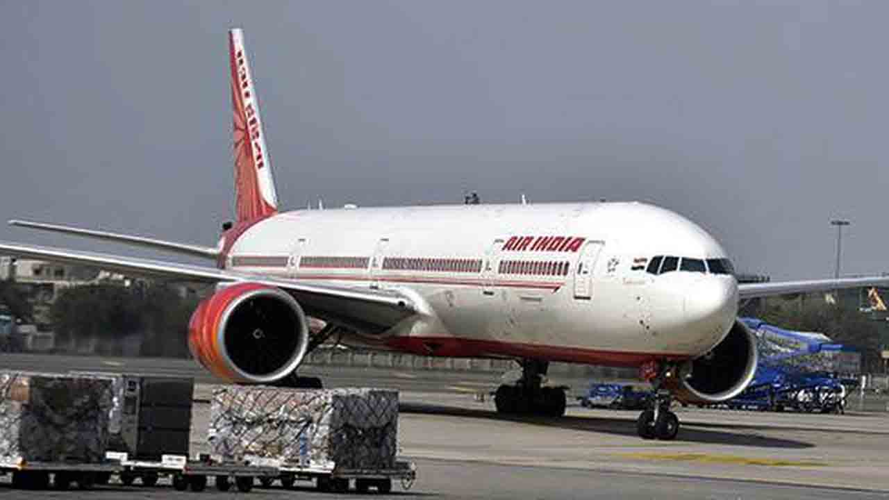 Air India | కేబిన్‌ సిబ్బందితో వాగ్వాదం.. మహిళా ప్రయాణికురాలిని విమానం నుంచి దింపేసిన ఎయిర్‌ ఇండియా
