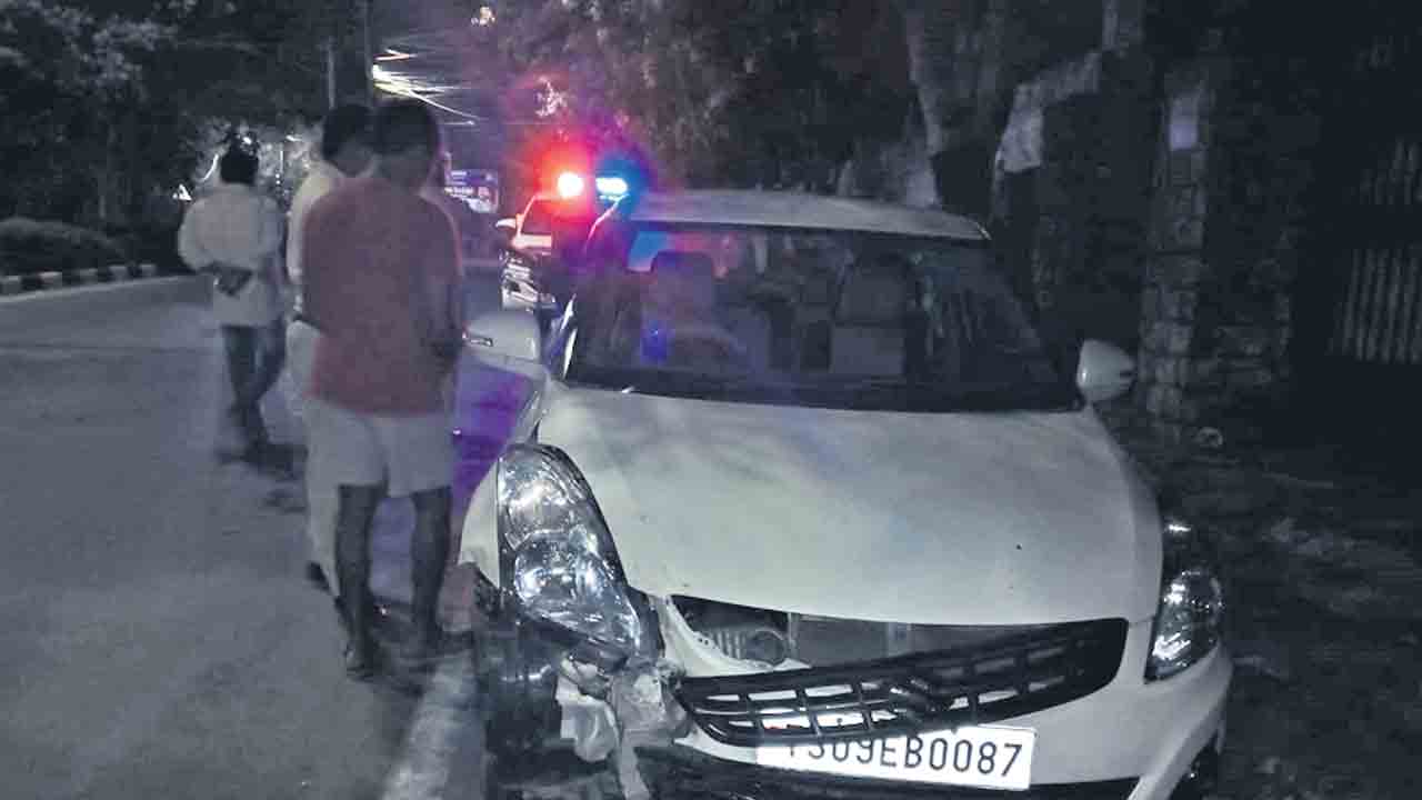 మద్యం మత్తులో కారు డ్రైవింగ్‌.. ప్రమాదం