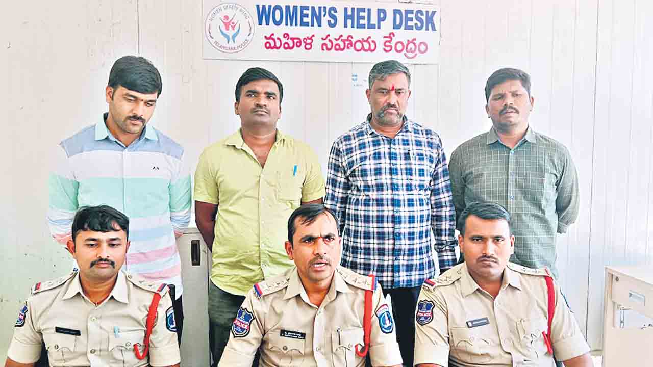 మద్యం మత్తులో తలపై బాది