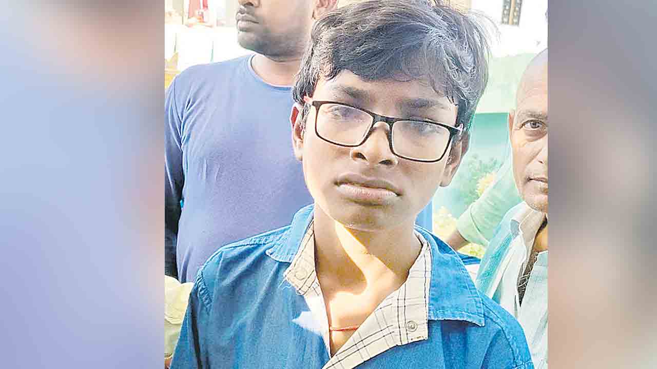 ఆటో డ్రైవర్‌ దంపతులకు కన్నీటి వీడ్కోలు..