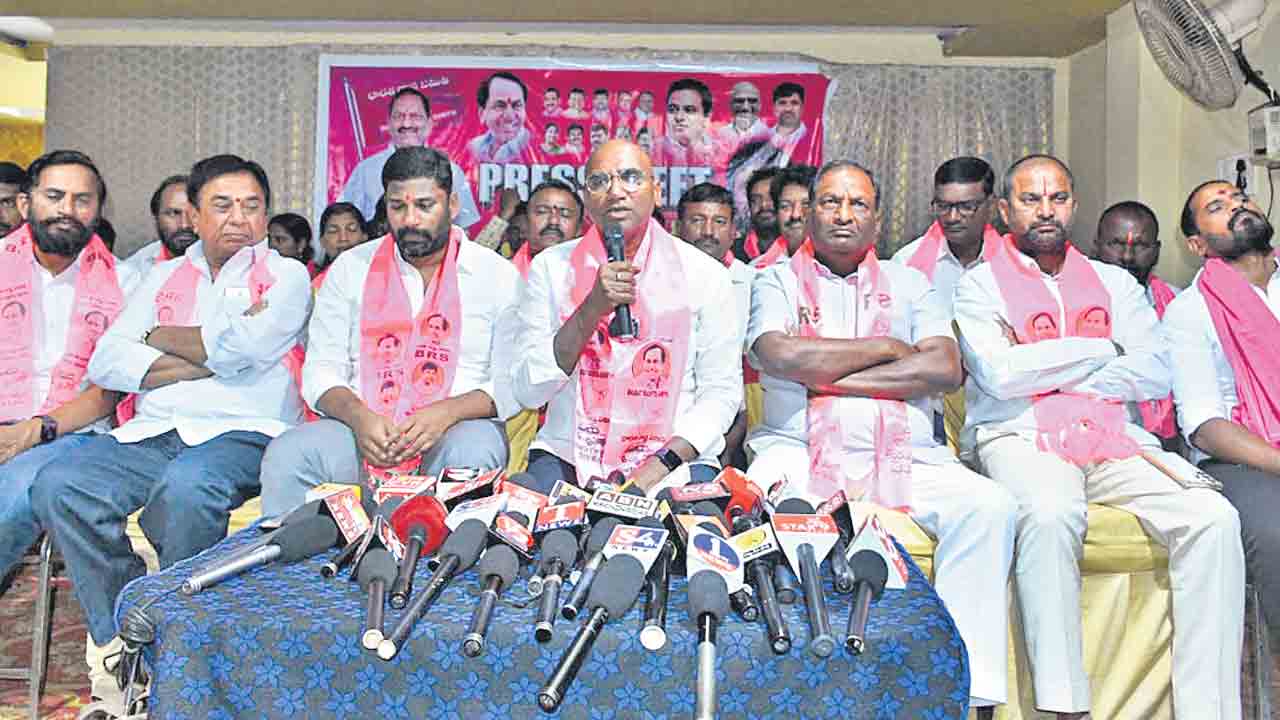 పంటలు ఎండుతున్నా పట్టని సర్కారు