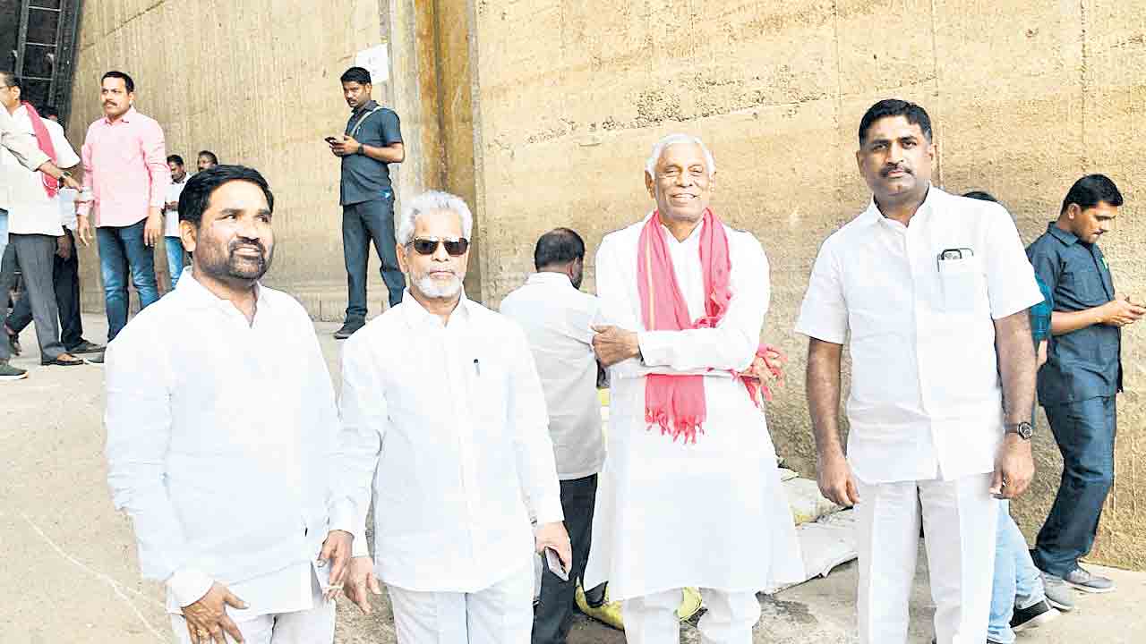 రైతులను పగ పడుతారా?