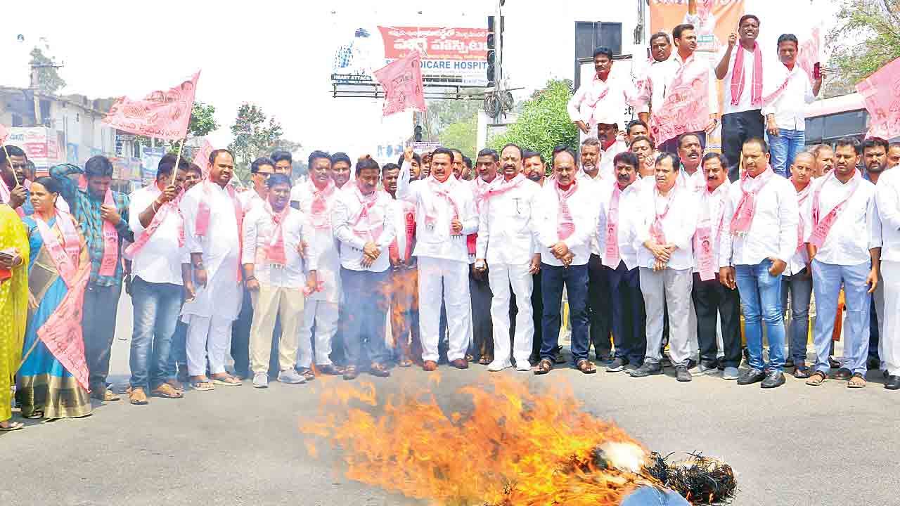 నిరసనల హోరు