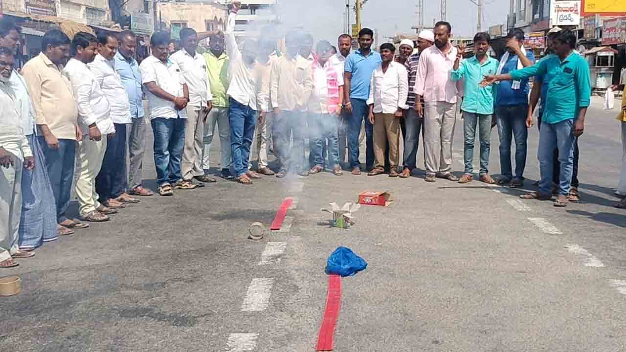 పీఏపల్లి ఎంపీపీపై వీగిన అవిశ్వాసం