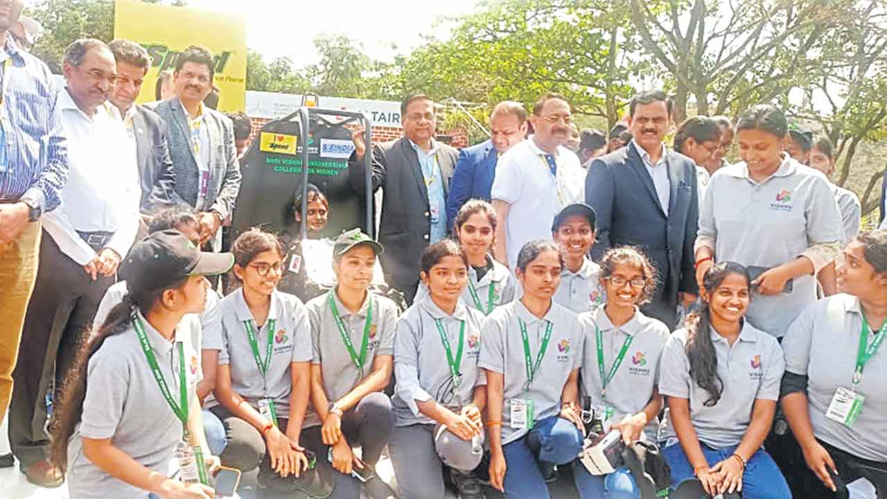 బీవీఆర్ఐటీలో విద్యుత్ వాహనాల పోటీలు