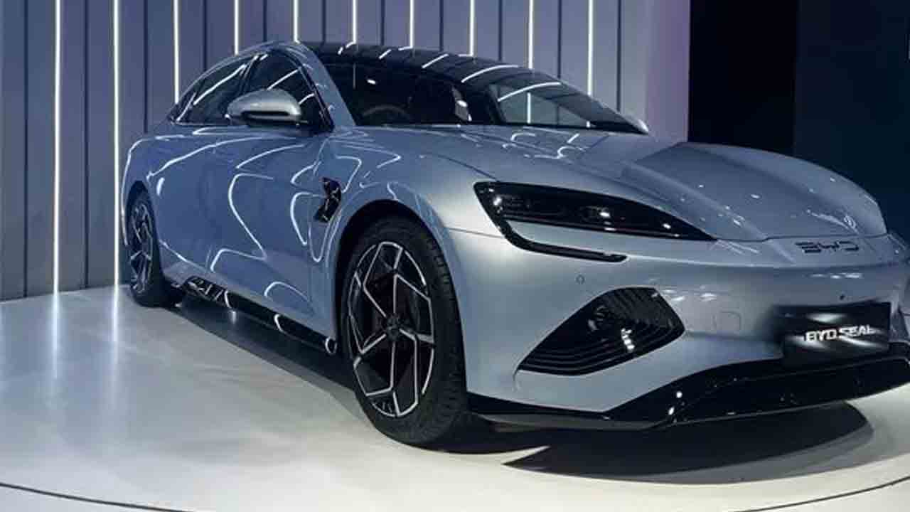 BYD Seal EV | భారత్ మార్కెట్లో బీవైడీ సీల్ఈవీ ఆవిష్కరణ.. 3.8 సెకన్లలో 100 కి.మీ స్పీడ్..!