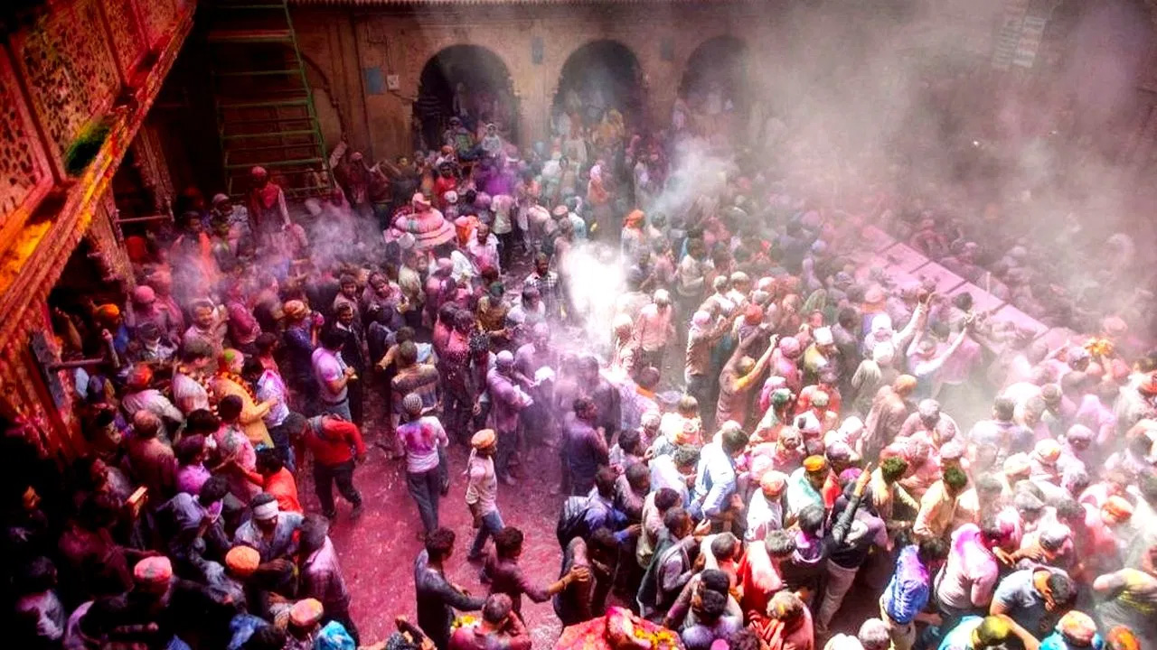 Banke Bihari Temple | హోలీ పండుగ.. భక్తులకు అడ్వైజరీ జారీ చేసిన బాంకే బిహారి ఆలయ పరిపాలన..