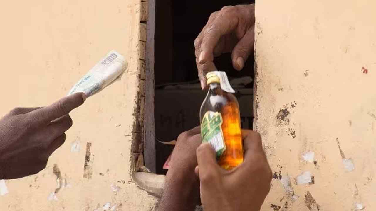 Belt Shops | సైబరాబాద్‌ కమిషనరేట్‌లో బెల్ట్‌షాపులపై దాడులు.. 800 లీటర్ల మద్యం సీజ్‌