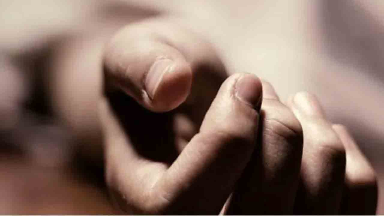 కట్నం వేధింపులు తాళలేక..