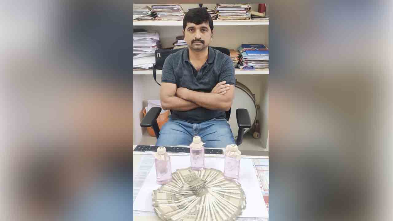 ACB Raid | లంచం తీసుకుంటూ ఏసీబీకి చిక్కిన విద్యుత్‌ శాఖ జూనియర్‌ అకౌంట్‌ అధికారి