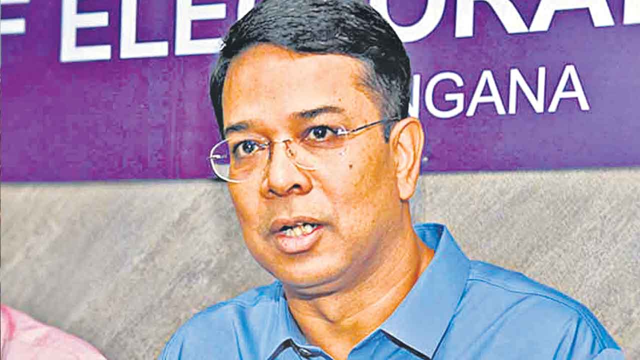 అబ్జర్వర్లు నియోజకవర్గం దాటి వెళ్లొద్దు