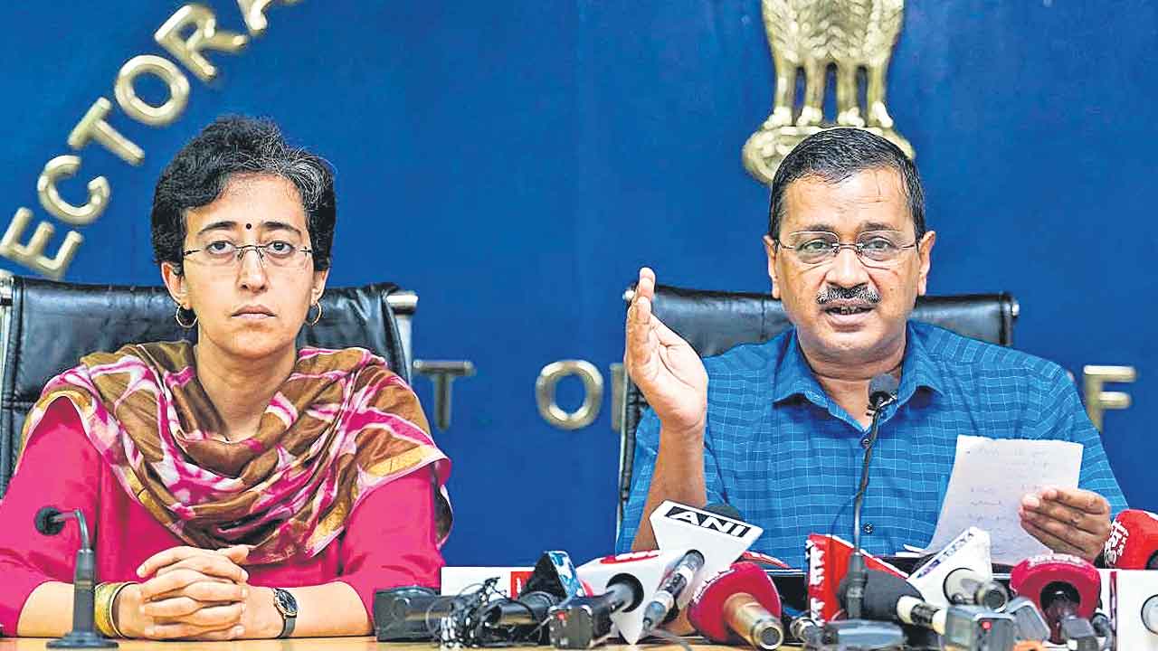 కేజ్రీవాల్‌కు రెండు కేసుల్లో ఈడీ సమన్లు