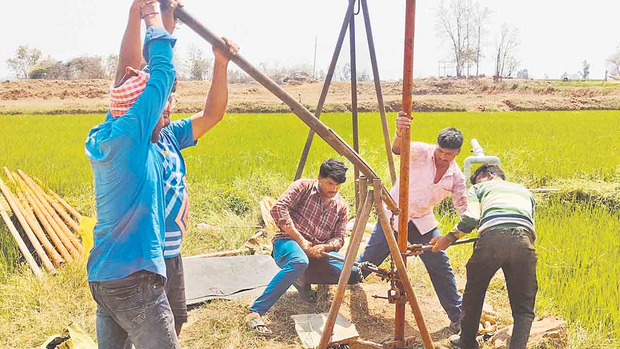 కరెంట్‌ ట్రిప్‌తో కాలుతున్న మోటర్లు