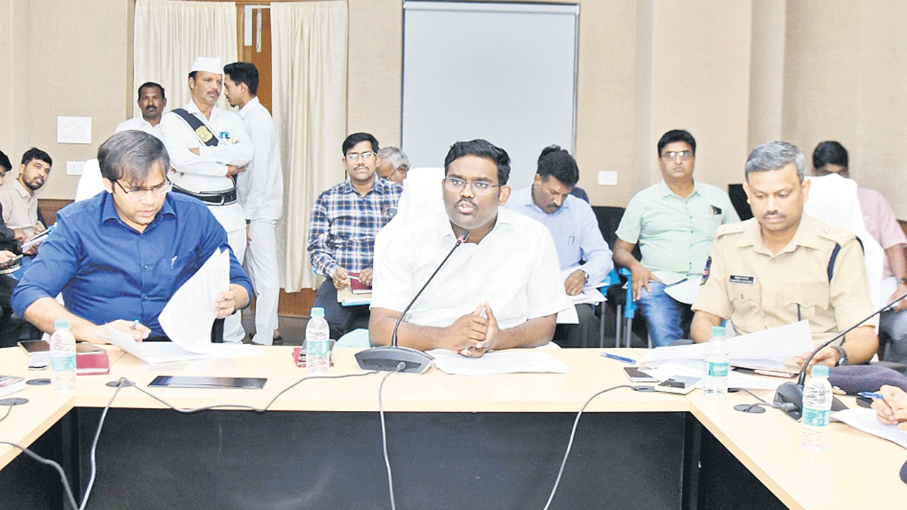 సమస్యాత్మక పోలింగ్‌ కేంద్రాలను గుర్తించాలి