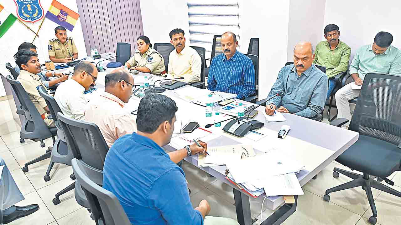 కోడ్‌ ఉల్లంఘిస్తే చర్యలు