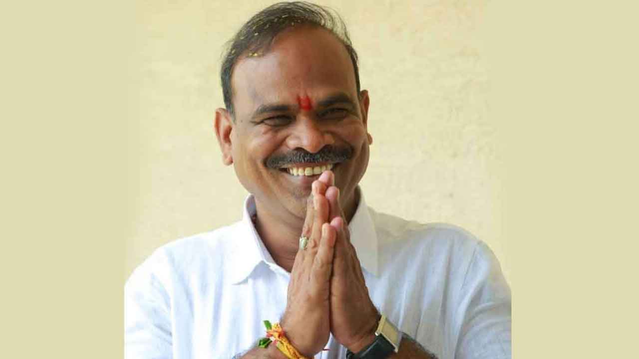 సీఎం సీపీఆర్వోపై ఈసీకి ఫిర్యాదు