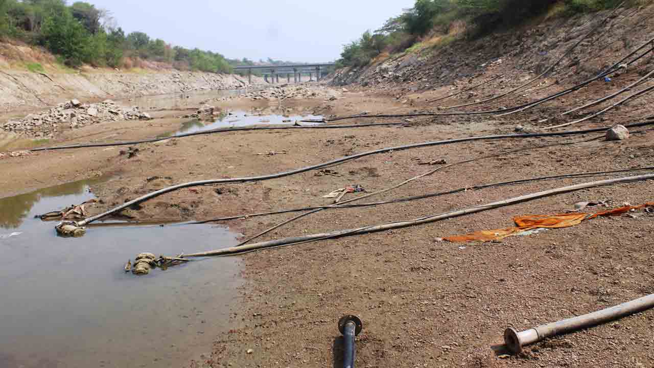 Gangadhara | గంగాధర గంగ ఎటు పాయె.. గలగలా పారే వరదకాలువలో తగ్గిన నీటి మట్టం