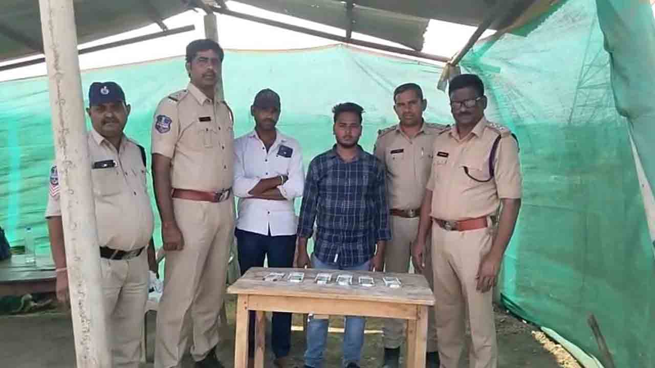 Cash seize | అంతర్రాష్ట్ర సరిహద్దు చెక్‌పోస్టుల వద్ద నగదు సీజ్‌