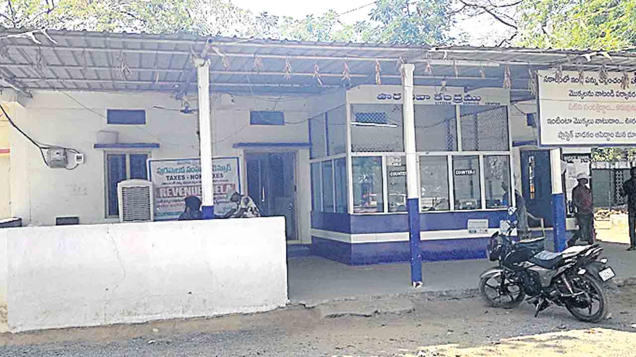 పన్నుల వసూళ్లలో లక్ష్యం సాధించేనా..?