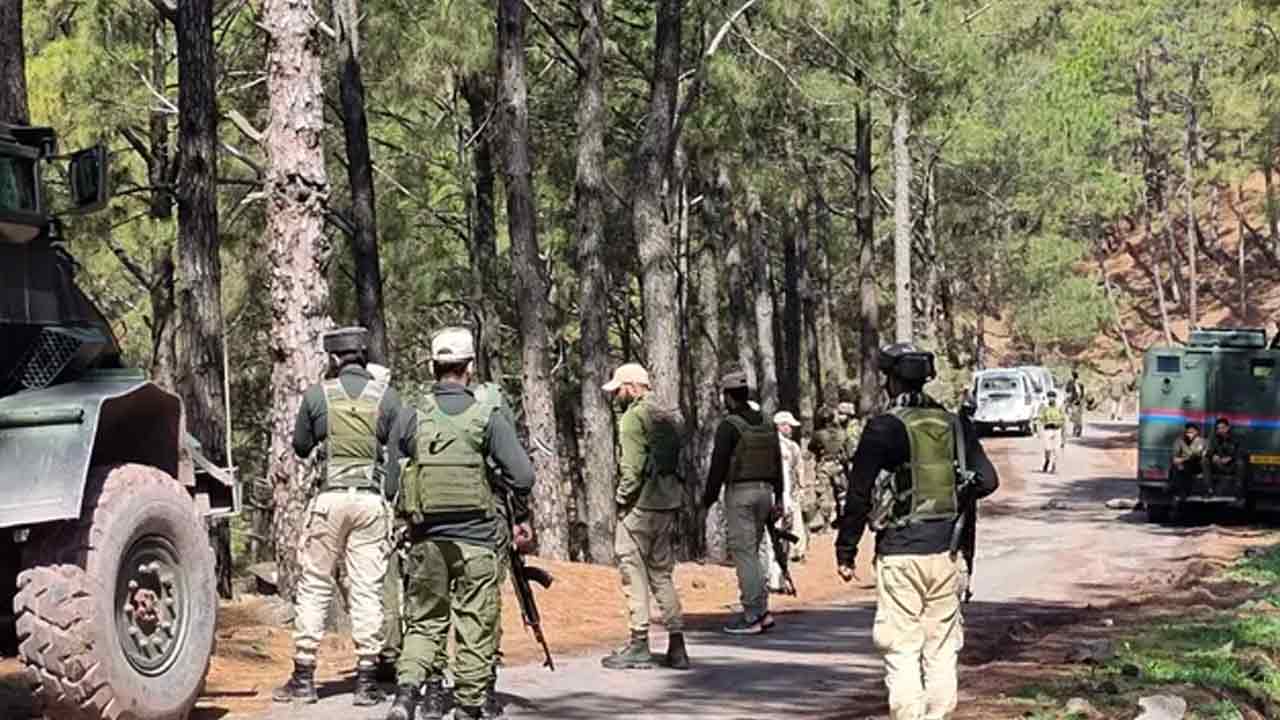 Encounter | ఛత్తీస్‌గఢ్‌లో ఎన్‌కౌంటర్‌.. కానిస్టేబుల్‌ సహా మహిళా మావోయిస్టు మృతి