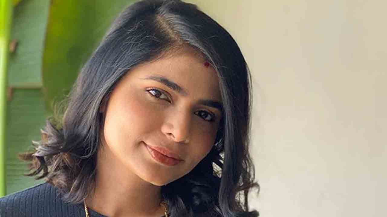 Anasuya – Chinmayi | పిల్లాడికి లిప్ కిస్ ఇచ్చిన అనసూయ.. సిగ్గు పడాలి అంటూ సింగర్ చిన్మయి పోస్ట్