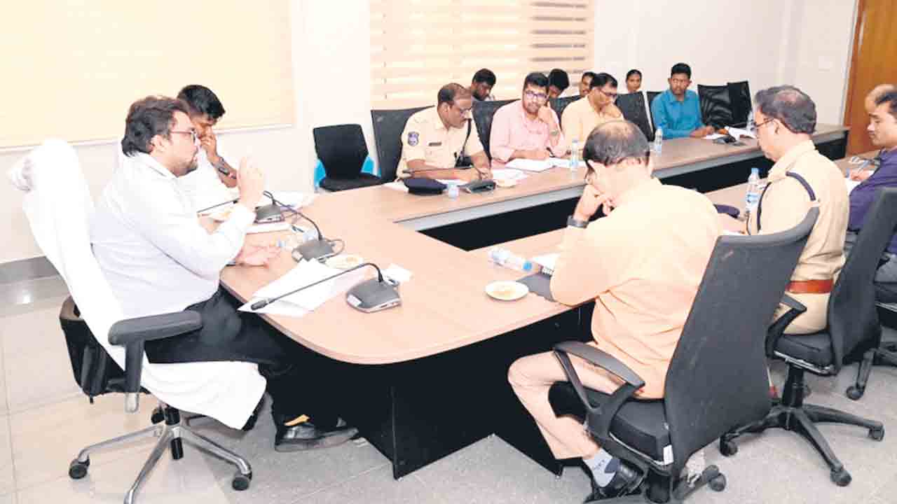 ఎన్నికల నియమావళిని కచ్చితంగా అమలు చేయాలి