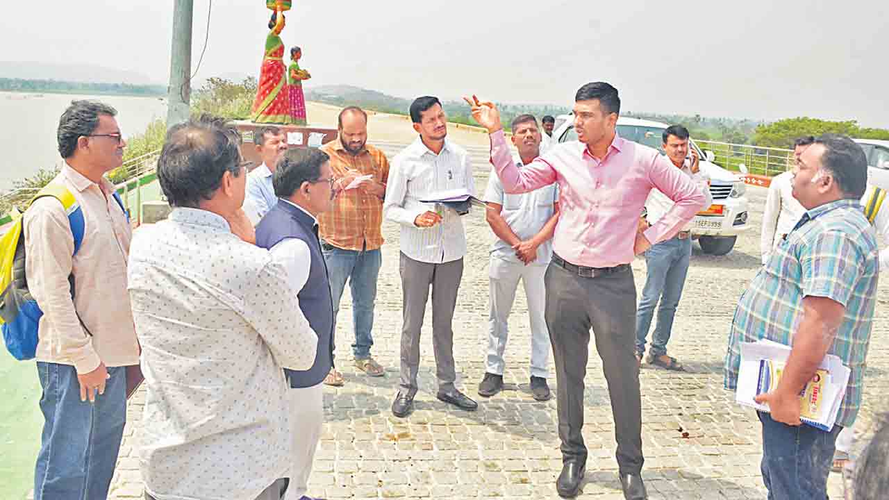 డిగ్రీ కళాశాలలో వసతుల కల్పనకు కృషి