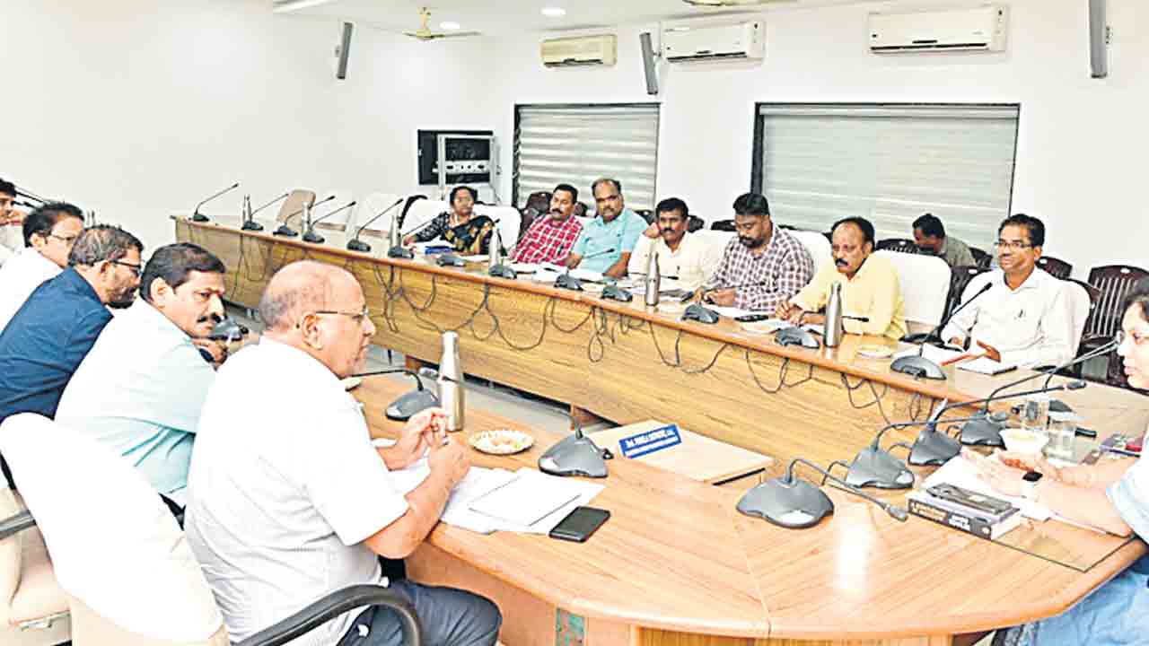 పరిశ్రమల్లో యువతకు ఉపాధి కల్పన