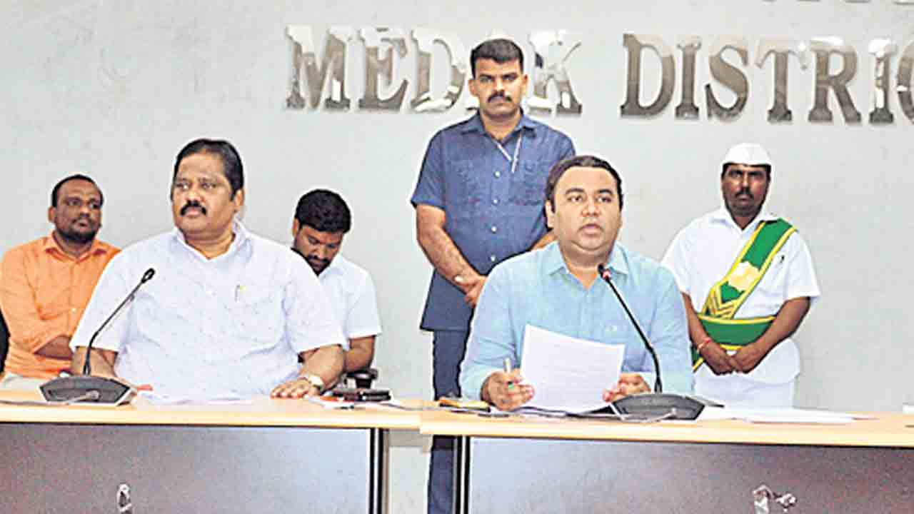 విద్యా ప్రమాణాలు పెంచాలి