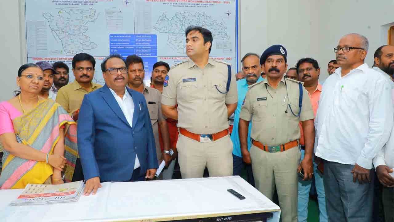 నిష్పక్షపాతంగా ఎన్నికల నిర్వహణకు సహకరించాలి : కలెక్టర్‌ వెంకట్రావ్‌