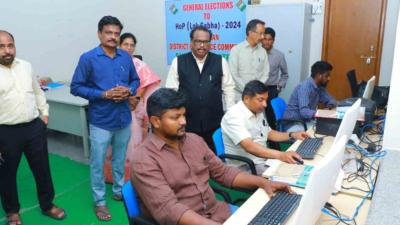 సీజ్‌ అయిన నగదు గ్రీవెన్స్‌ కమిటీ ద్వారా పొందవచ్చు : కలెక్టర్‌