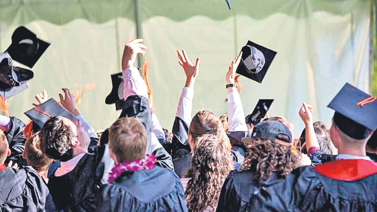 Columbia University | విద్యావంతుల్లో వృద్ధాప్యం ఆలస్యం: కొలంబియా వర్సిటీ