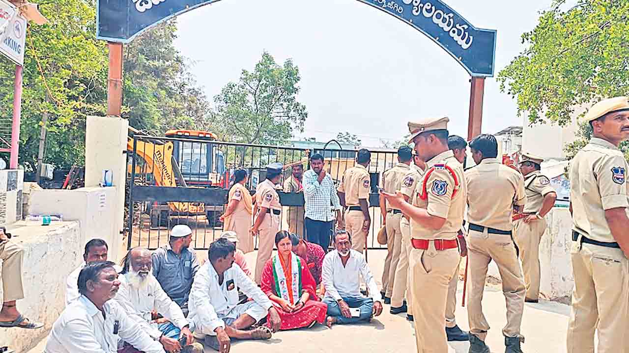 Jawaharnagar | భూ కబ్జాదారులకు మేయర్‌ పదవి అప్పగిస్తారా?.. అసలైన కాంగ్రెస్‌వాదులకు అన్యాయం చేస్తారా?