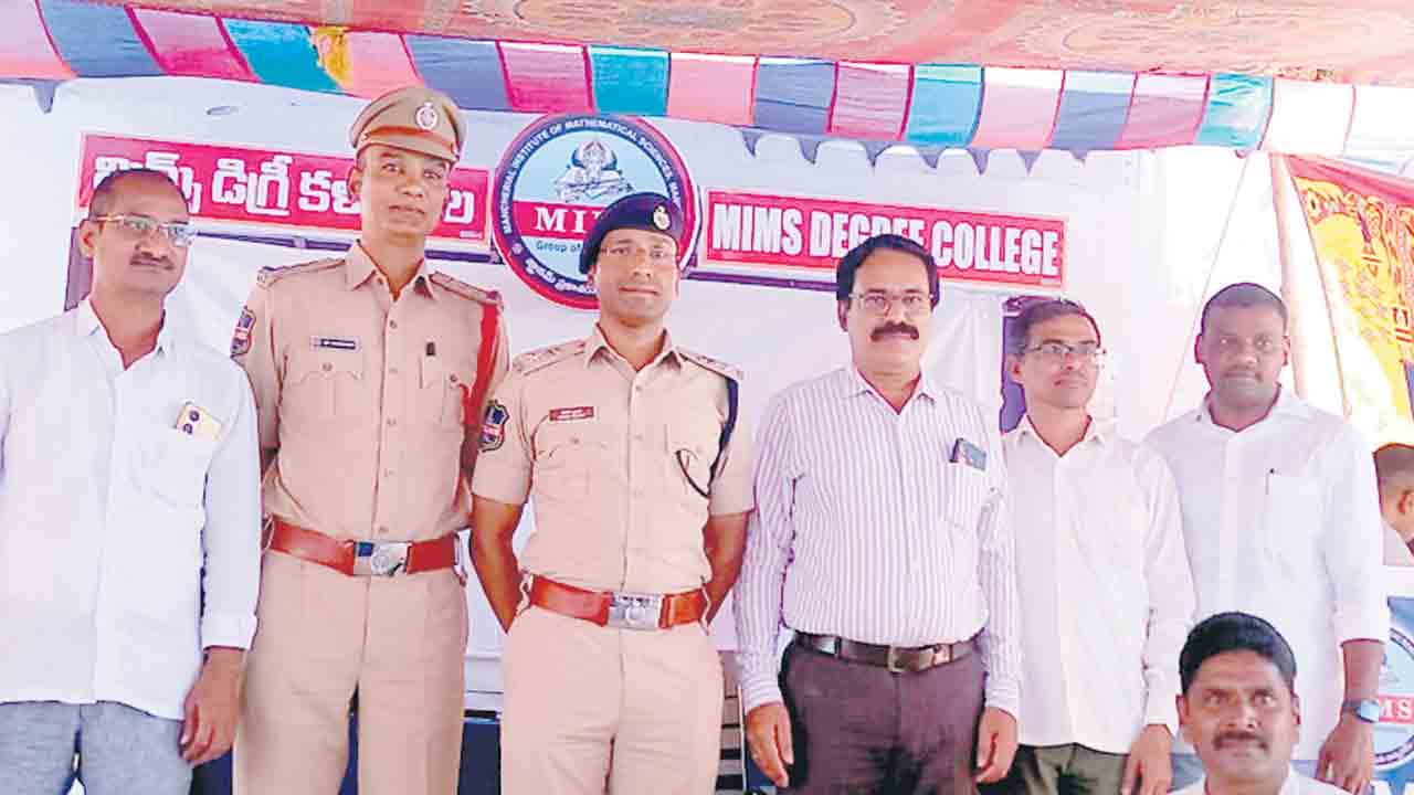 విద్యార్థులు అప్రమత్తంగా ఉండాలి