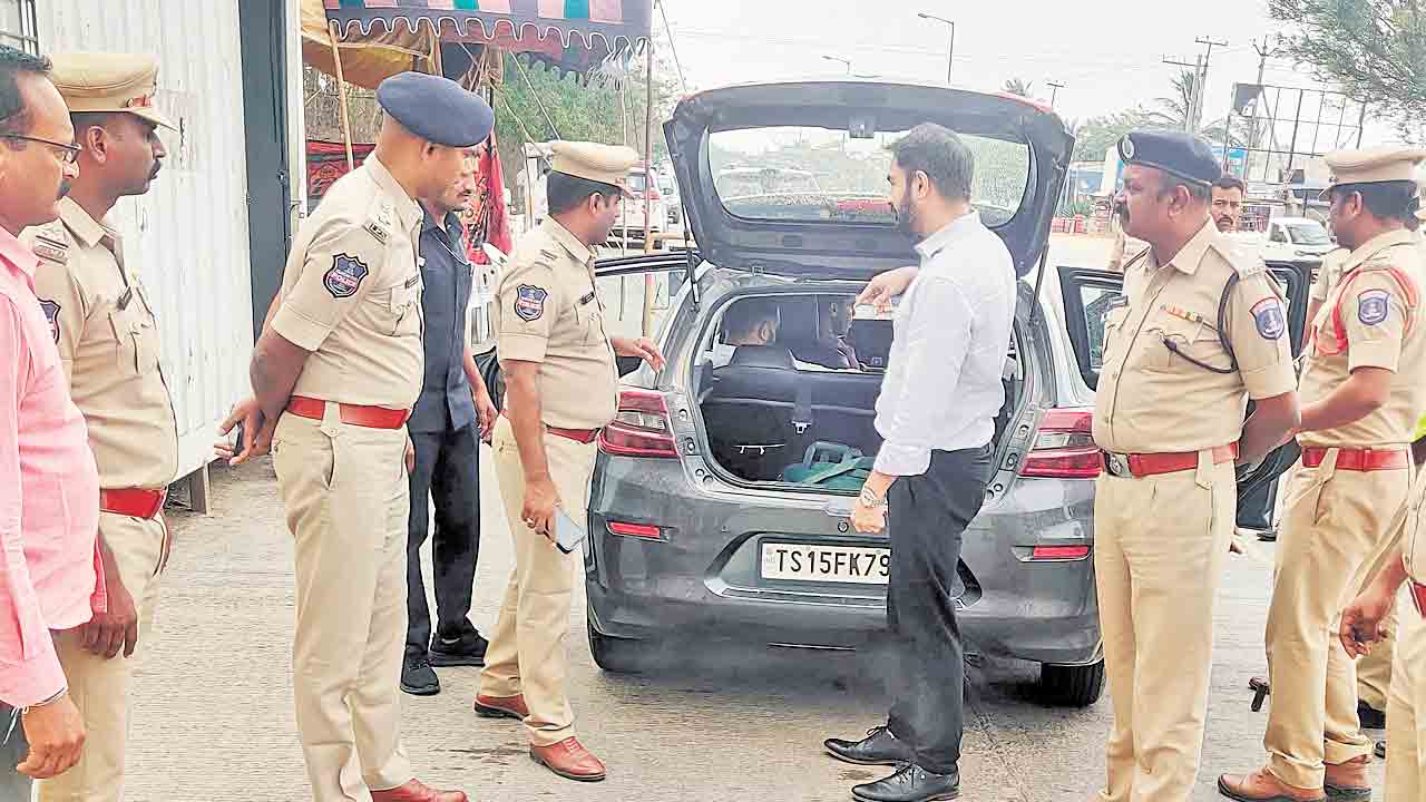 ప్రతి వాహనాన్ని క్షుణ్ణంగా తనిఖీ చేయండి