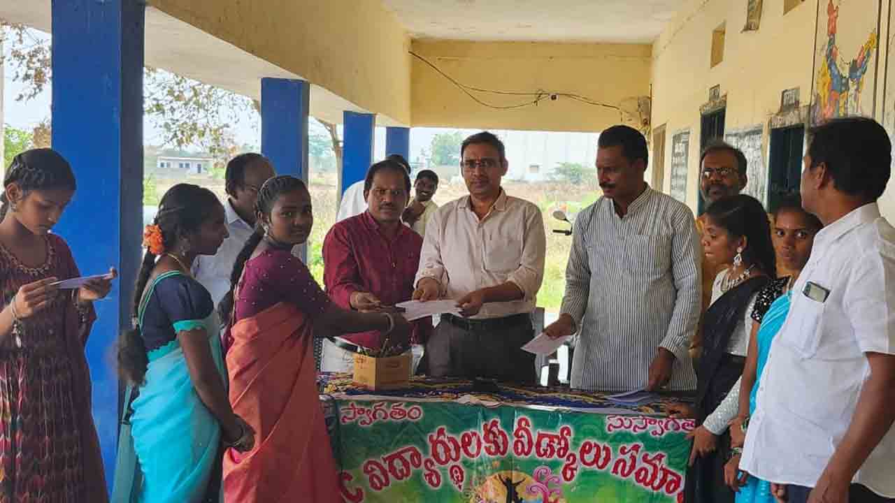 విద్యార్థులు భయాందోళనకు గురికావొద్దు