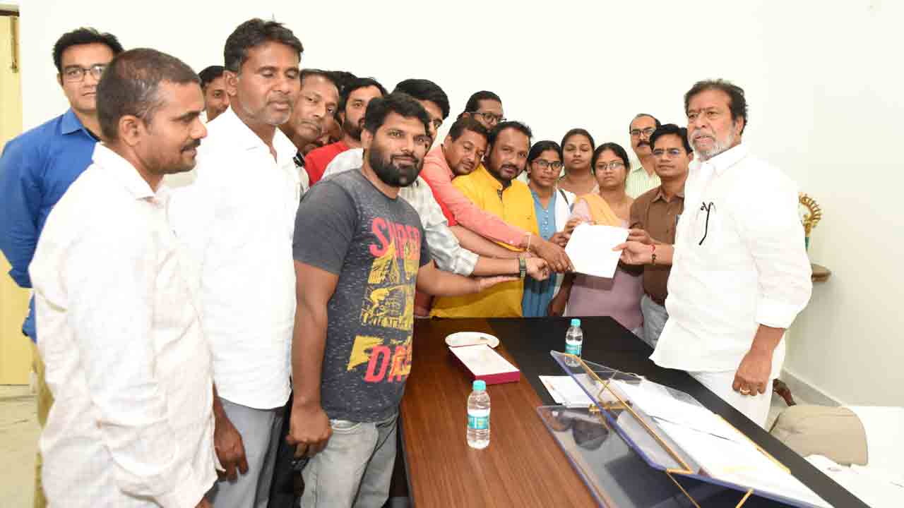 Rajanarsimha | మంత్రి దామోదర రాజనర్సింహను కలిసిన 317 జీవో బాధితులు