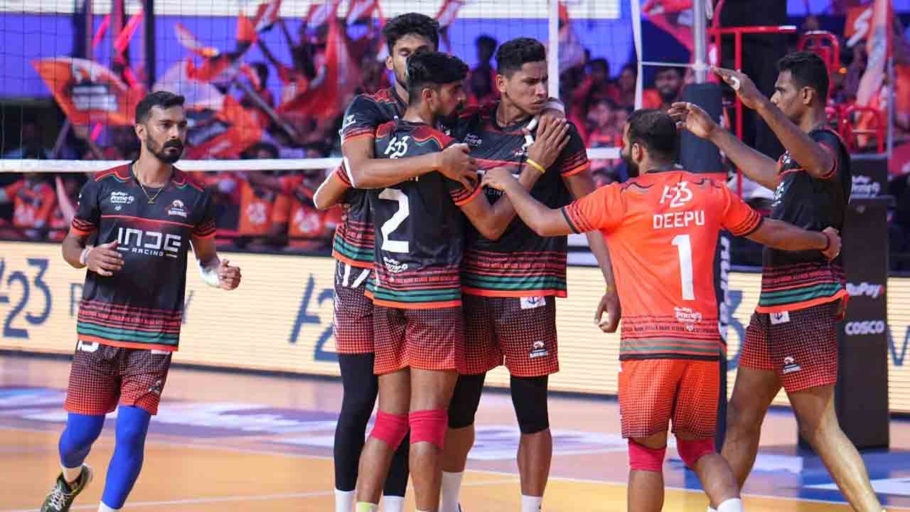 Volleyball League | వాలీబాల్‌ లీగ్‌ రెండోలో బ్లాక్‌హాక్స్‌ పరాజయాల పరంపర