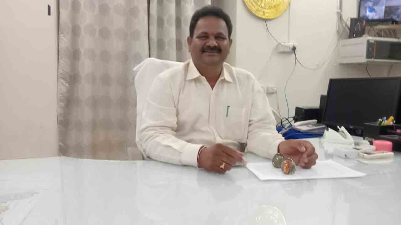 మిర్యాలగూడ ఆర్డీఓగా శ్రీనివాస్‌రావు బాధ్యతల స్వీకరణ
