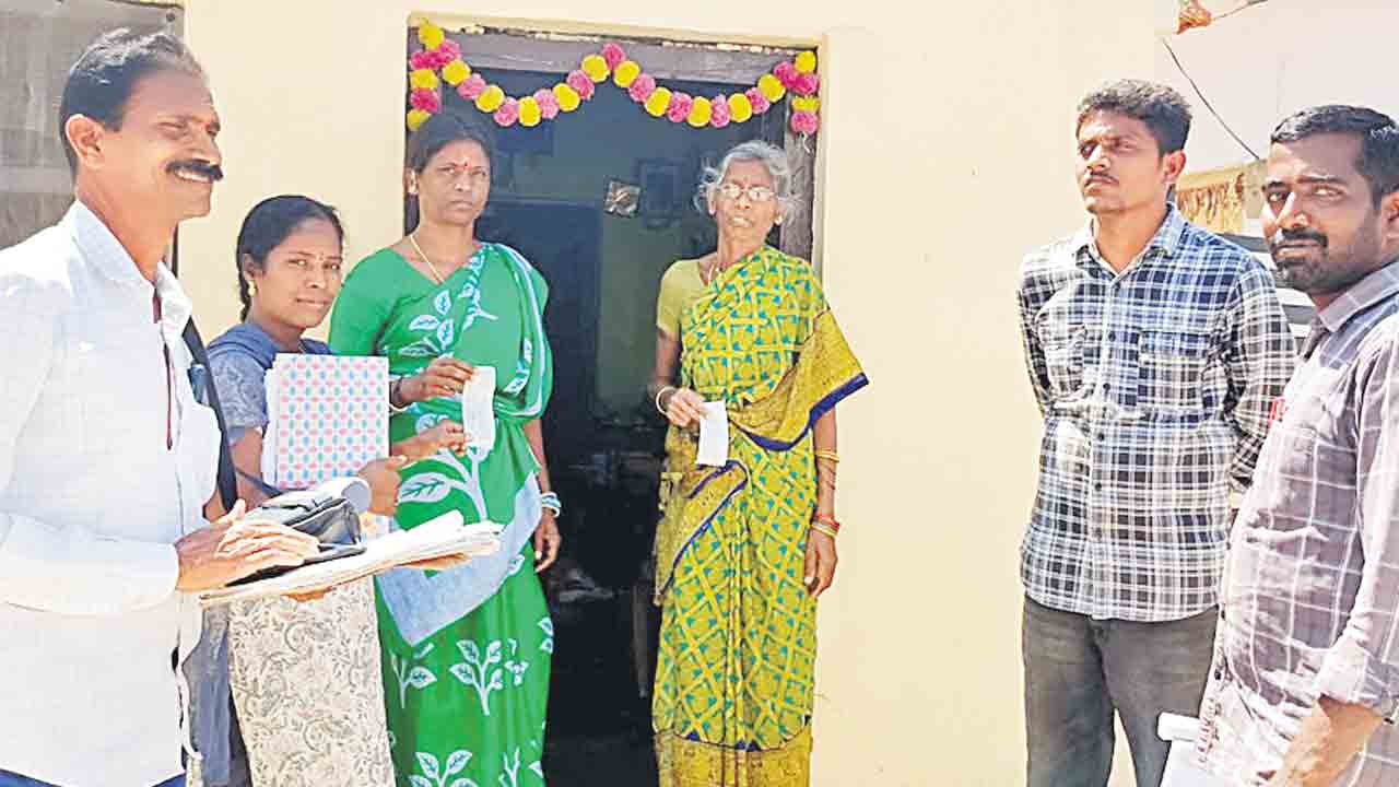 100 శాతం పన్ను వసూళ్లే లక్ష్యం