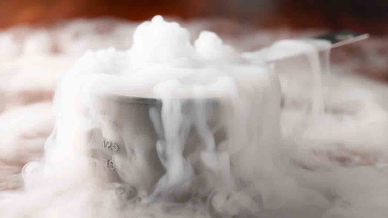 డ్రై-ఐస్‌.. ముట్టుకుంటే ముప్పే!