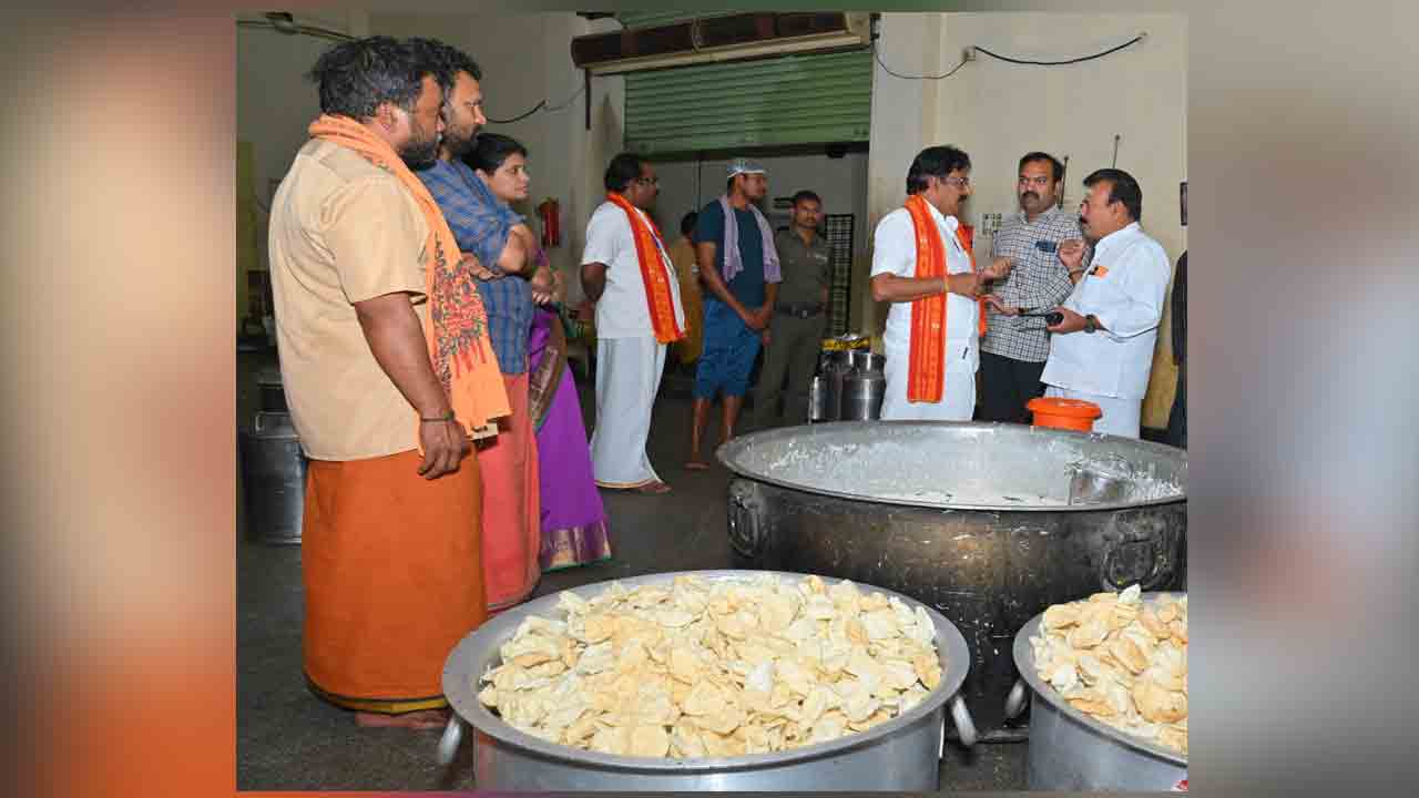 Srisailam | శ్రీశైలం మహాశివరాత్రి బ్రహ్మోత్సవాల ఏర్పాట్లను పరిశీలించిన ఈవో