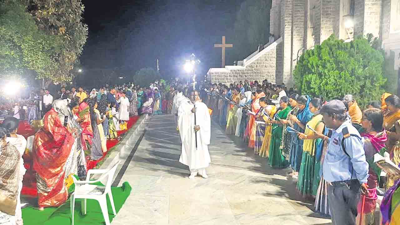 చర్చిల్లో భక్తిశ్రద్ధలతో ఈస్టర్‌ వేడుకలు